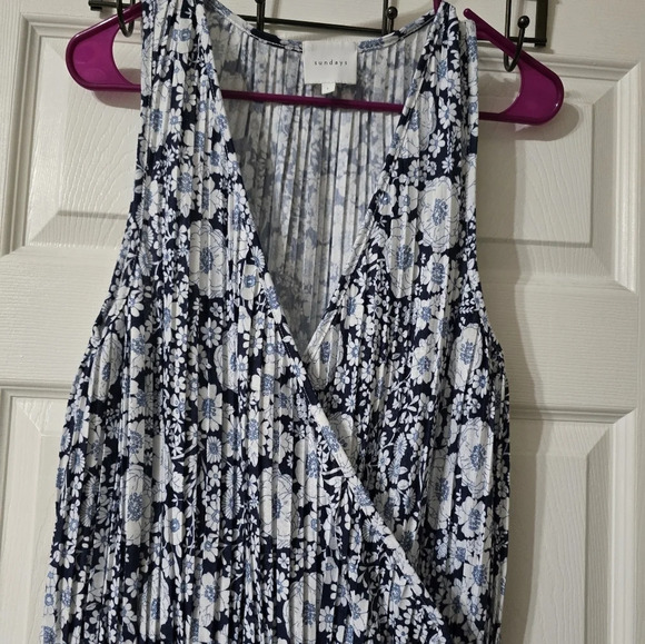 NWOT Sundays Floral Pleated Wrap Front V-Neck Jumpsuit, Stretchy Waist, Flowy. - Picture 5 of 13